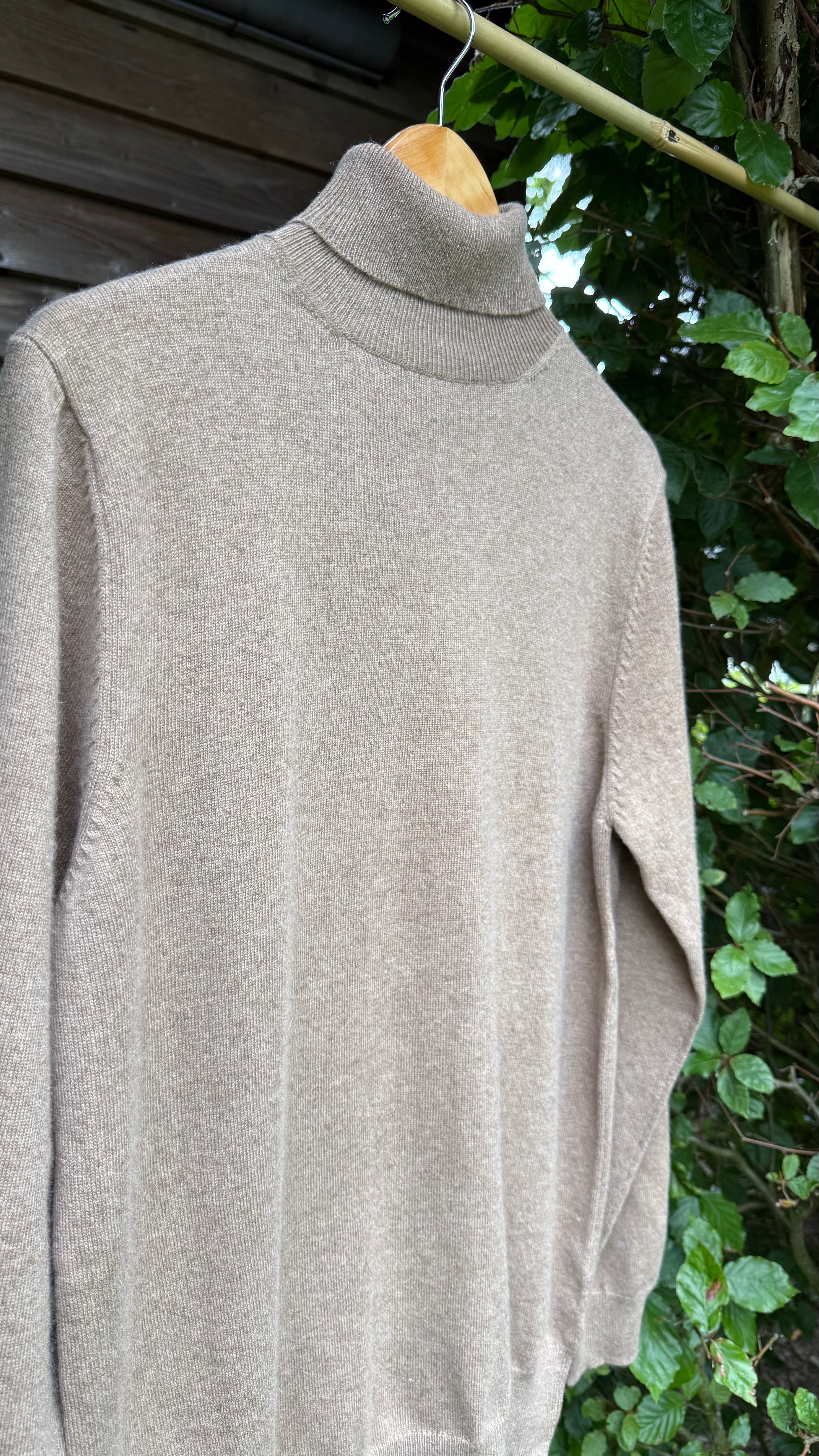 Botanically-Dyed Handknit Cashmere Classic Turtleneck Sweater | Calendula
