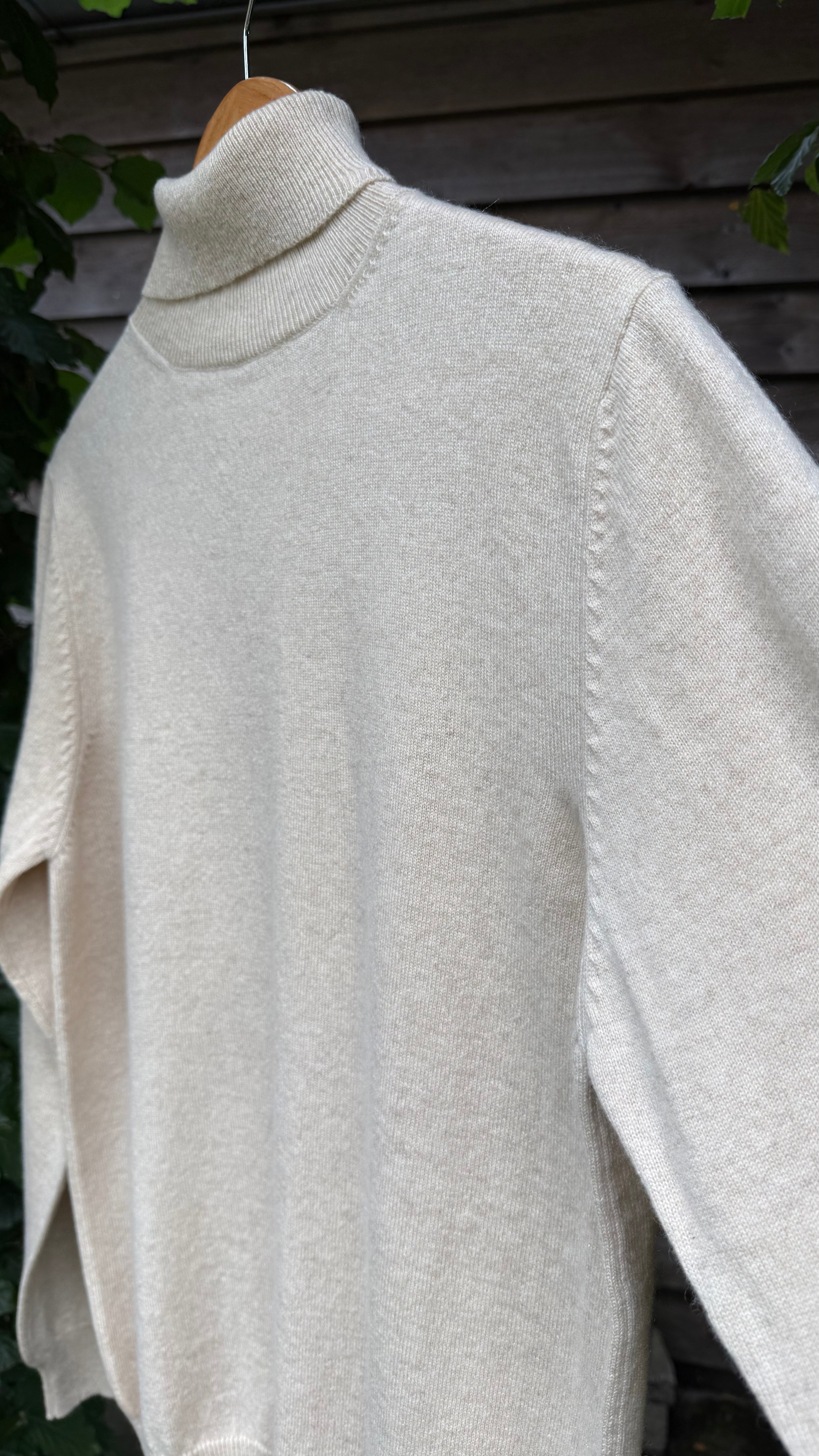 Handknit Cashmere Classic Turtleneck Sweater | Undyed