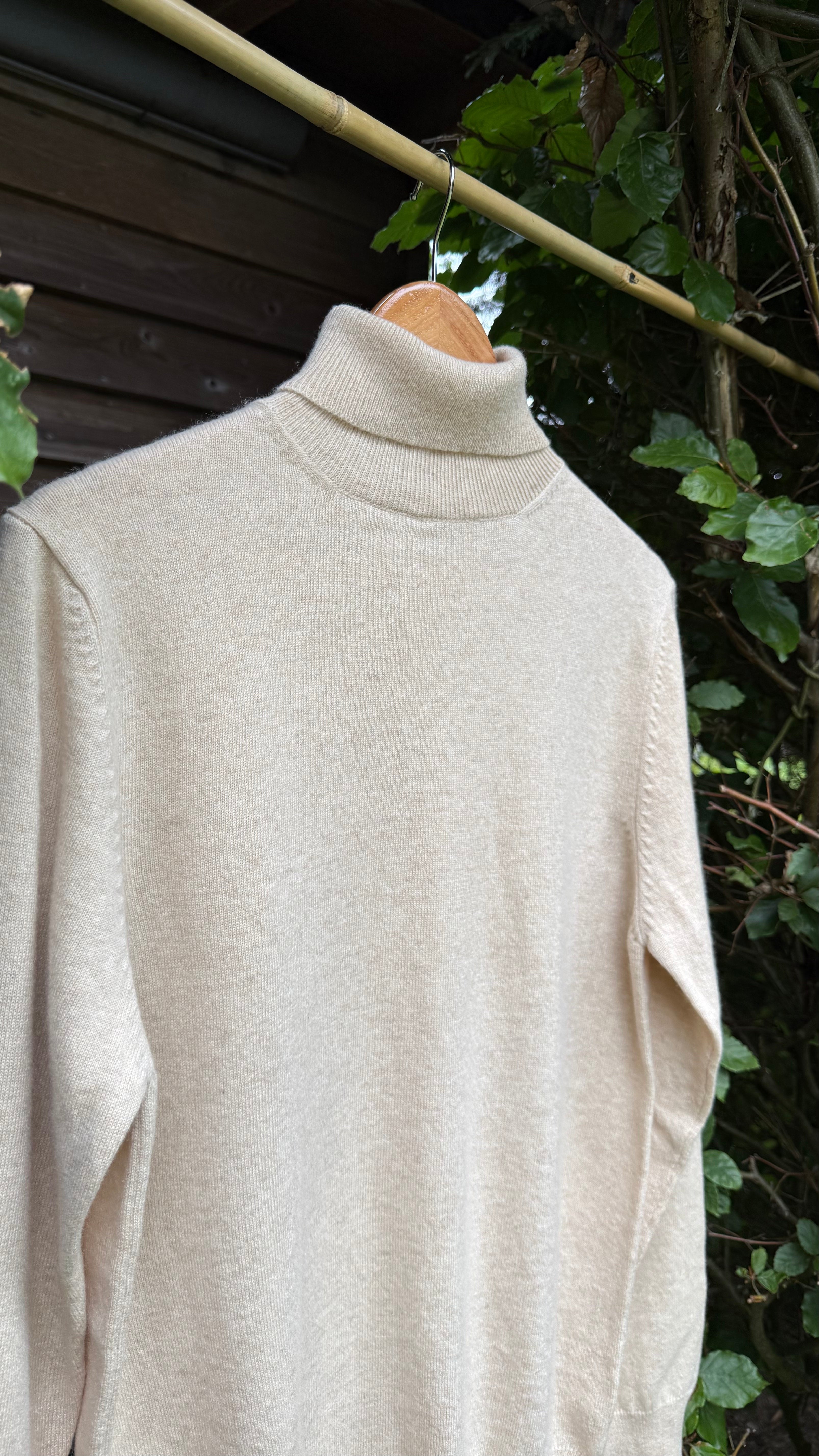 Handknit Cashmere Classic Turtleneck Sweater | Undyed
