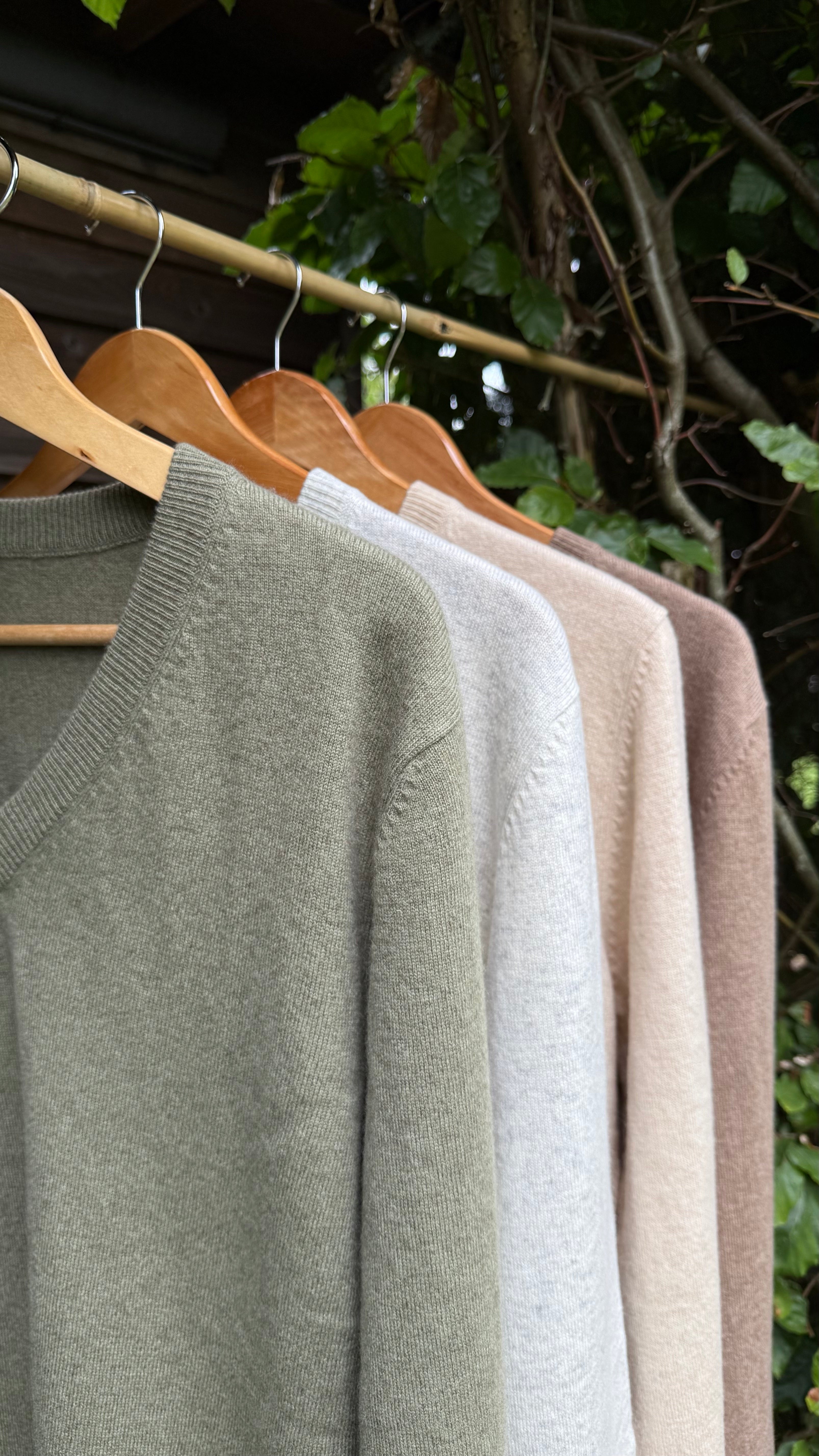 Botanically-Dyed Handknit Cashmere V-Neck Sweater | Juniperus