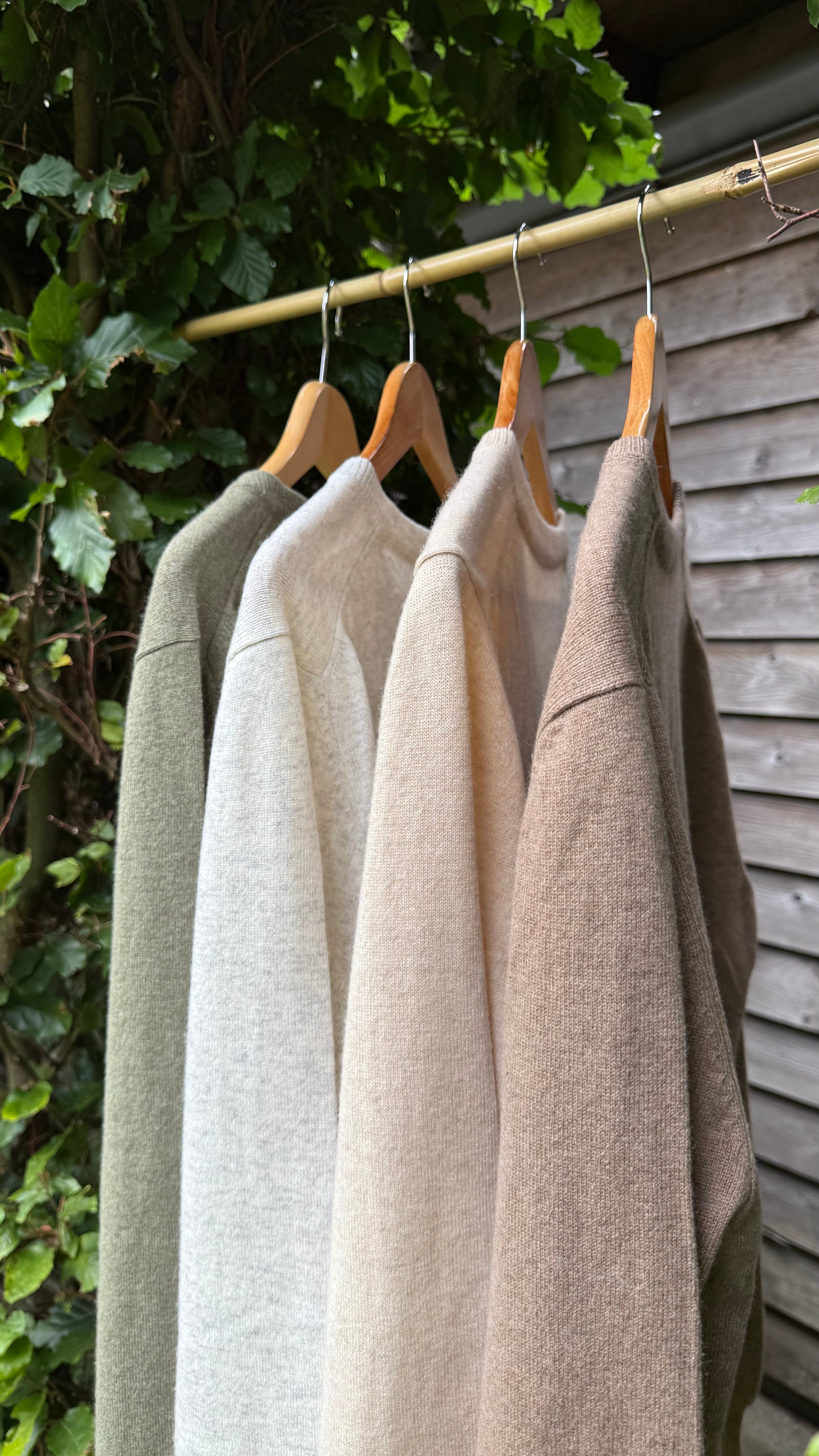 Botanically-Dyed Handknit Cashmere V-Neck Sweater | Juniperus