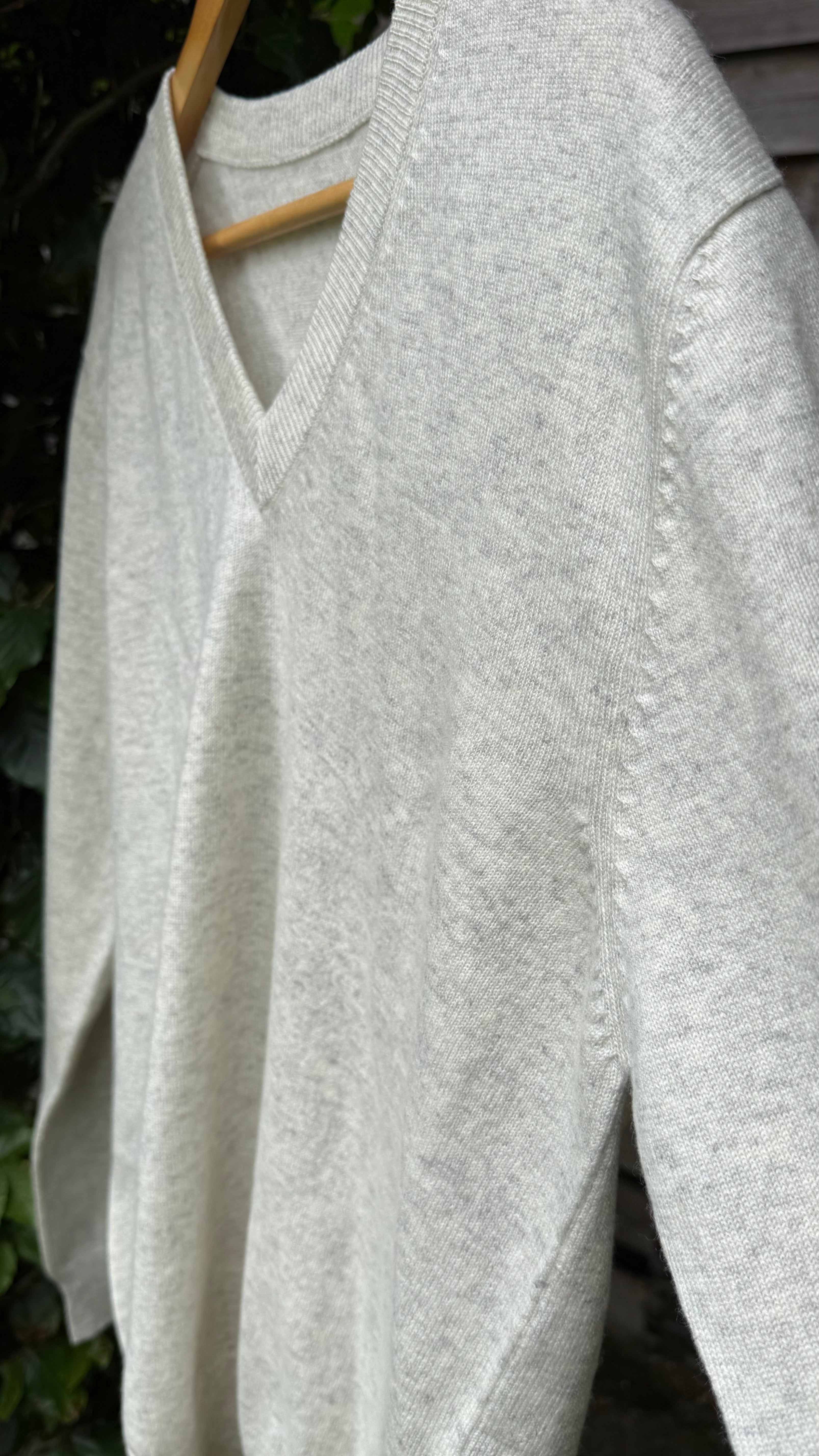 Botanically-Dyed Handknit Cashmere V-Neck Sweater | Kalmia
