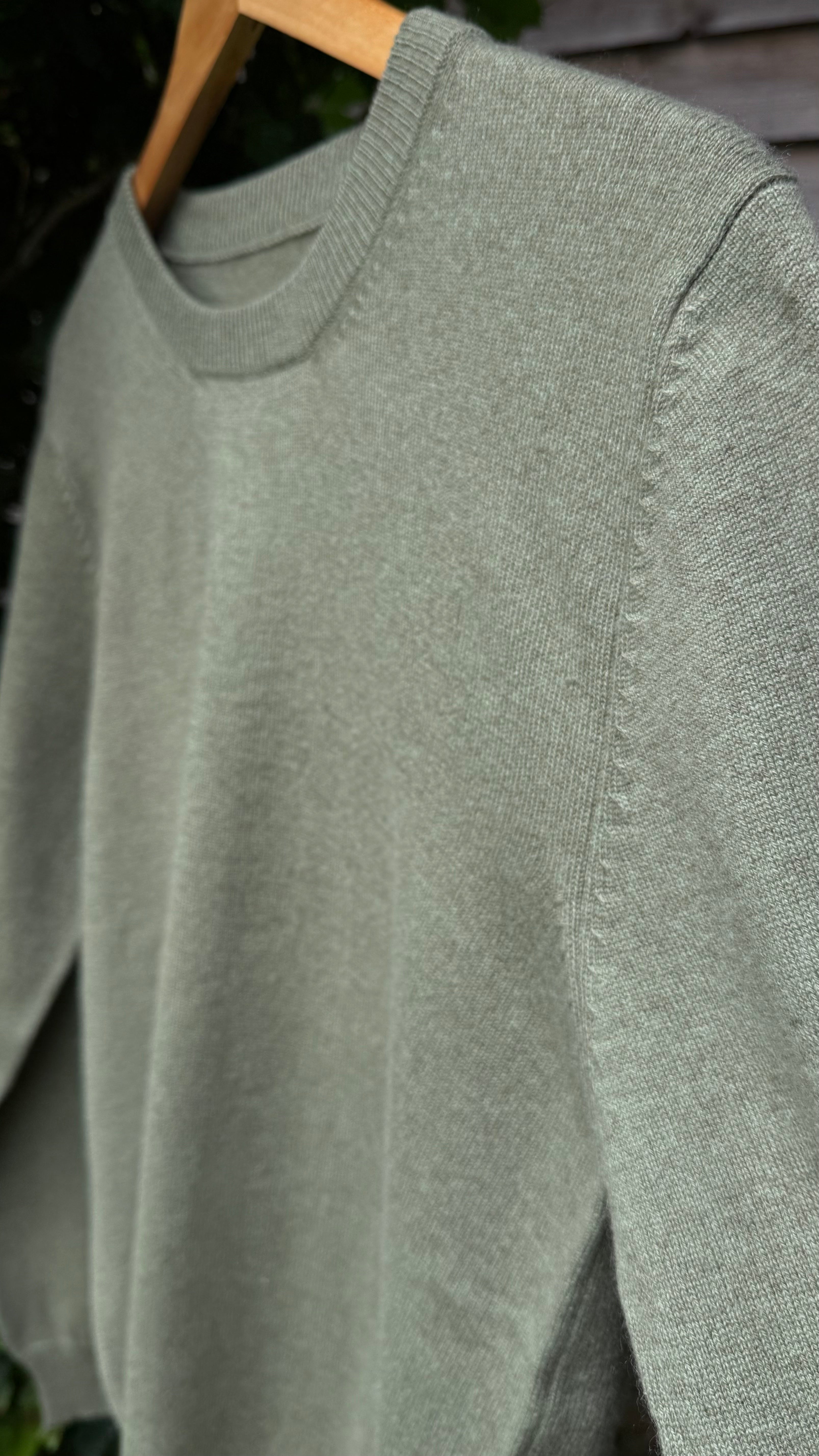 Botanically-Dyed Handknit Cashmere Crewneck Sweater | Juniperus